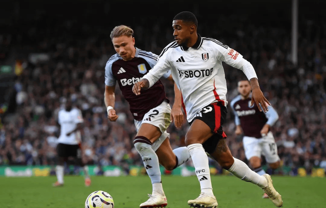 关于阿贾克斯训练开放日；关键时刻刷新队史纪录引欢呼；足总杯在即；赛程密集仍需轮换的信息